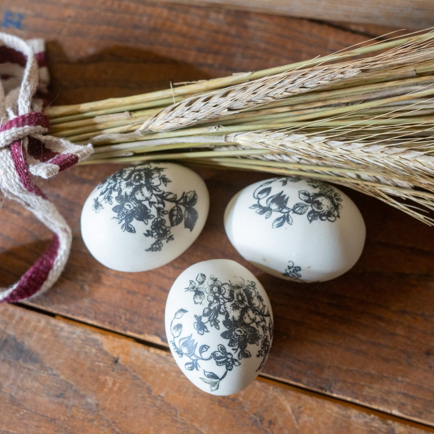 CERAMIC NEST EGG SET- DECORATED