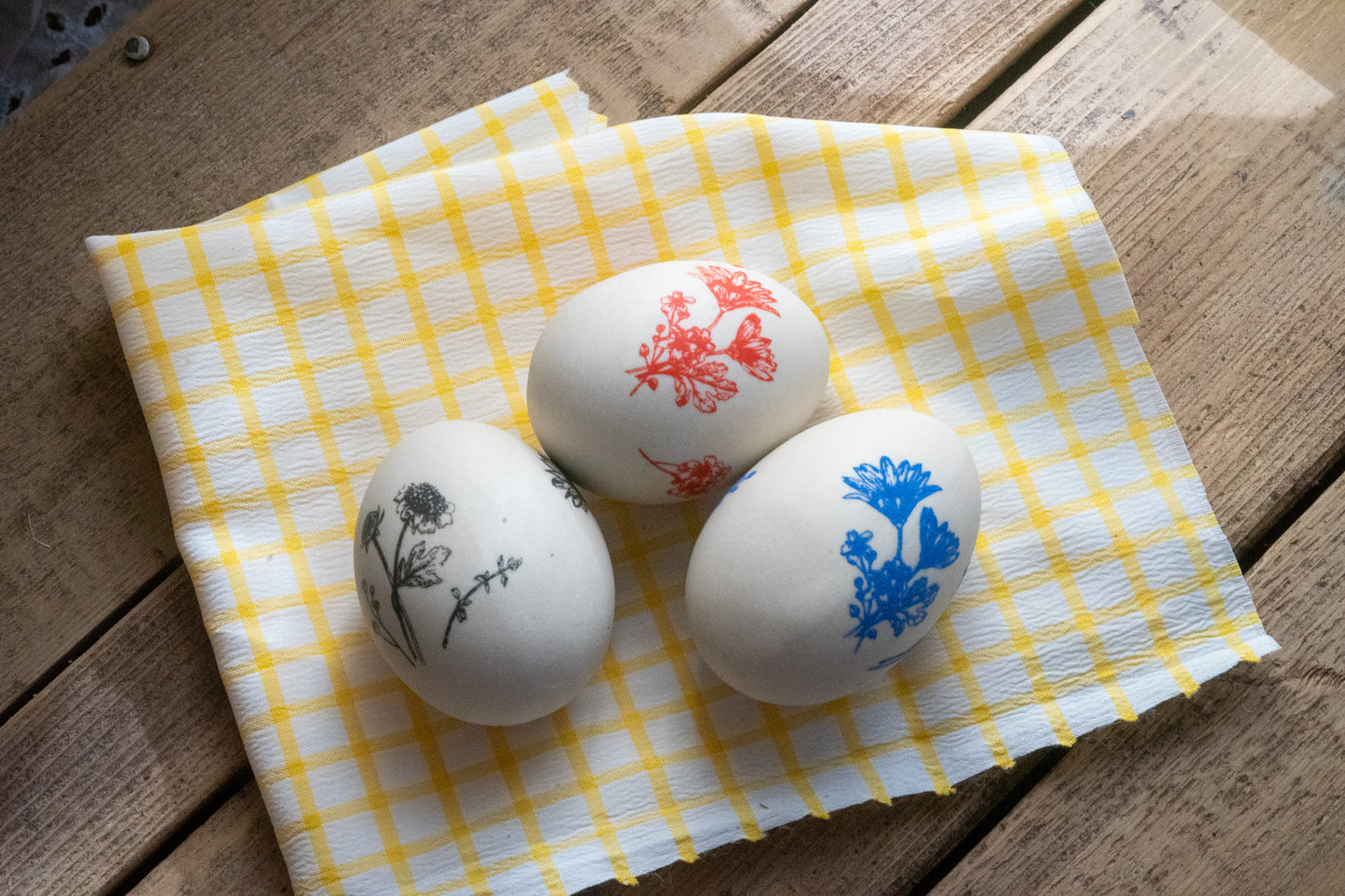 CERAMIC NEST EGG SET- DECORATED