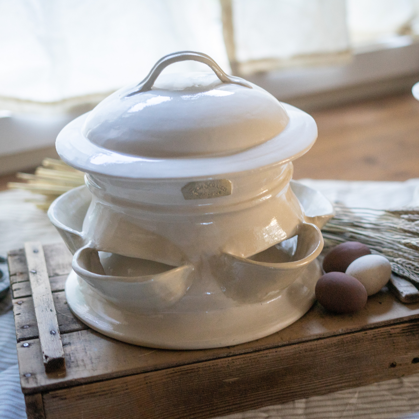 HOMESTEAD HANDMADE CERAMIC CHICKEN FEEDER