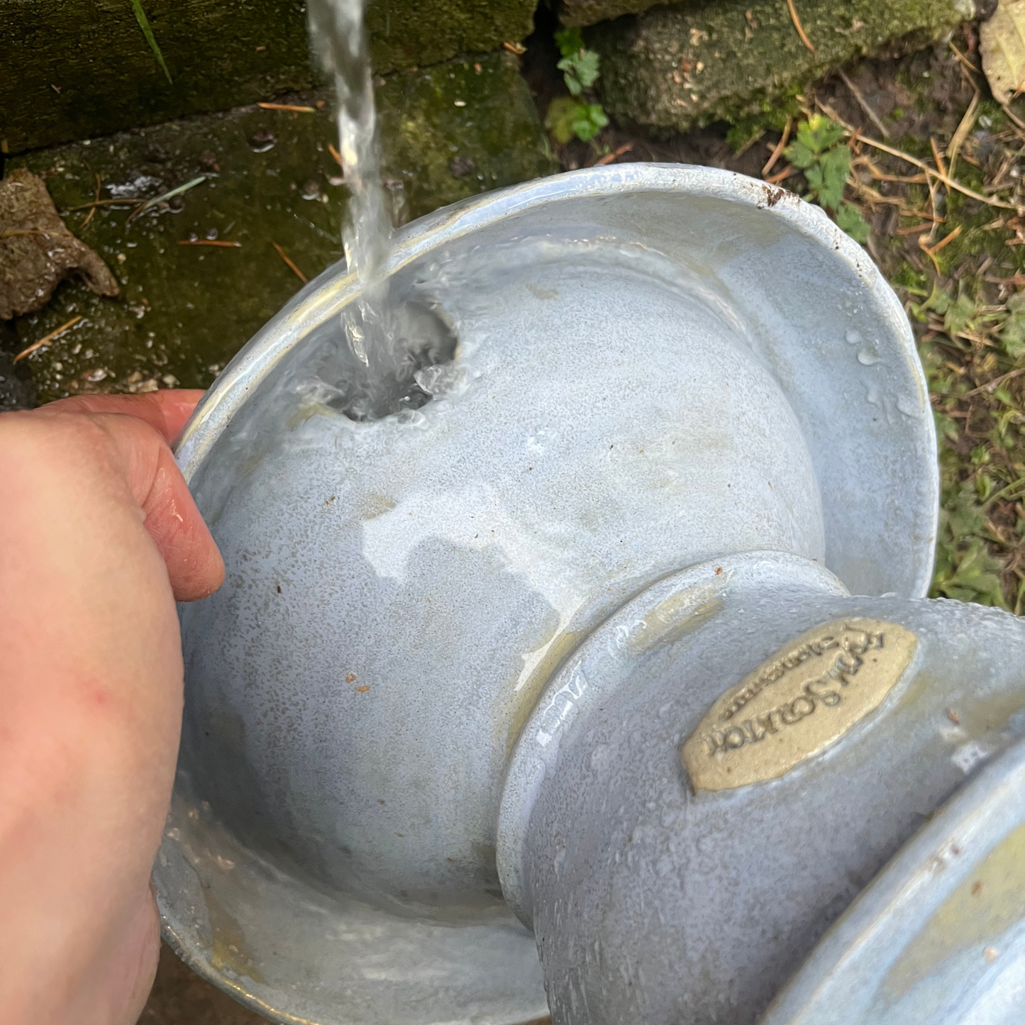 ONE PIECE CERAMIC CHICKEN WATERER